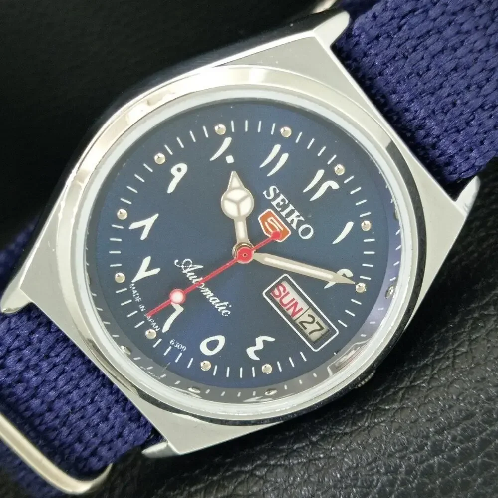 Vintage 1975 Seiko Automatic Mens Silver Watch W/daydate & Blue accents